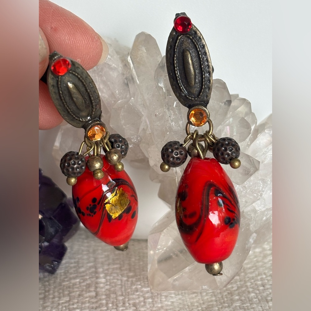 ✨Vintage Dichroic Red Bead with Gold Flicks Clip On Dangle Earrings✨ - Picture 3 of 9